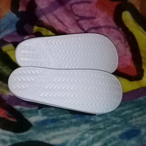 Adidas Adilette Black and pink Sandals unisex NWOT - Picture 5 of 5